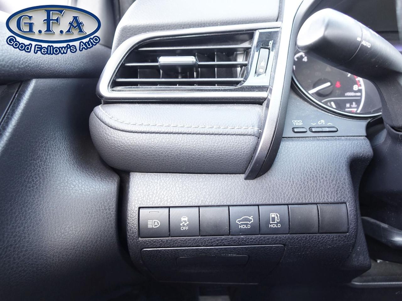 2021 Toyota Camry SE MODEL, LEATHER & CLOTH, REARVIEW CAMERA, HEATED Photo18