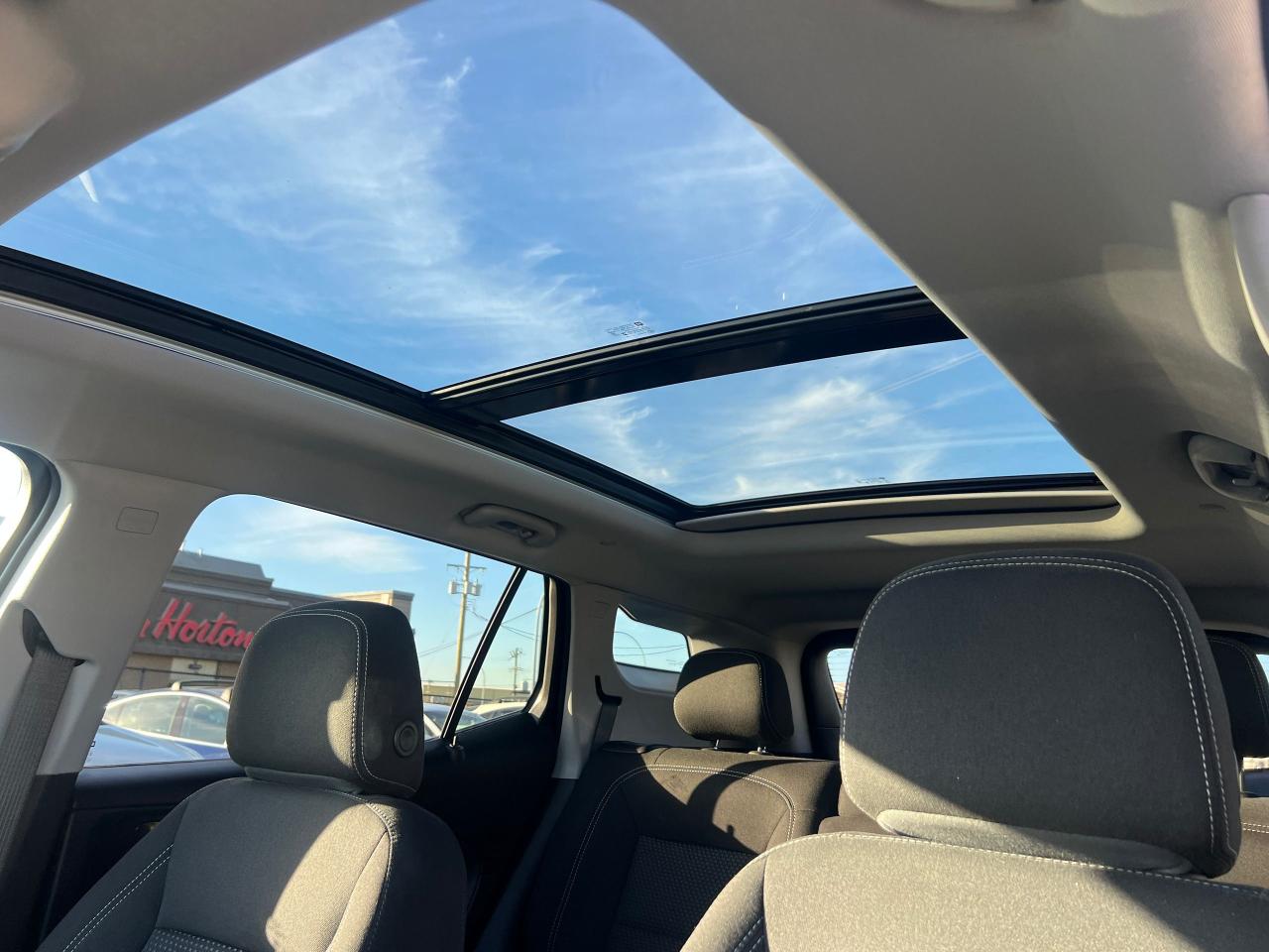 2023 GMC Terrain AWD 4DR SLE - Photo #5