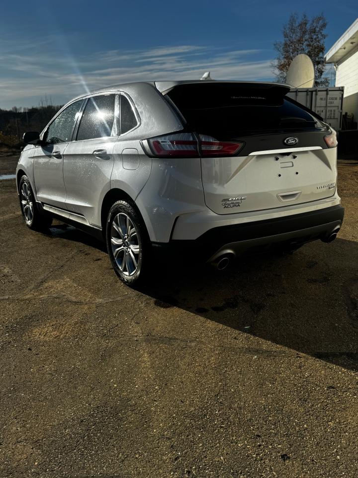 2019 Ford Edge Titanium Photo