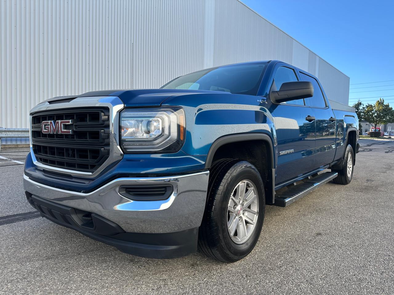 2018 GMC Sierra 1500 Crew Cab 6.5 FT Box 4WD Photo3