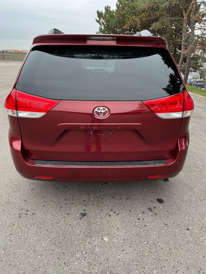 2014 Toyota Sienna 5dr LE 8-Pass FWD-1 LOCAL SENIOR FEMALE OWNER!! - Photo #8