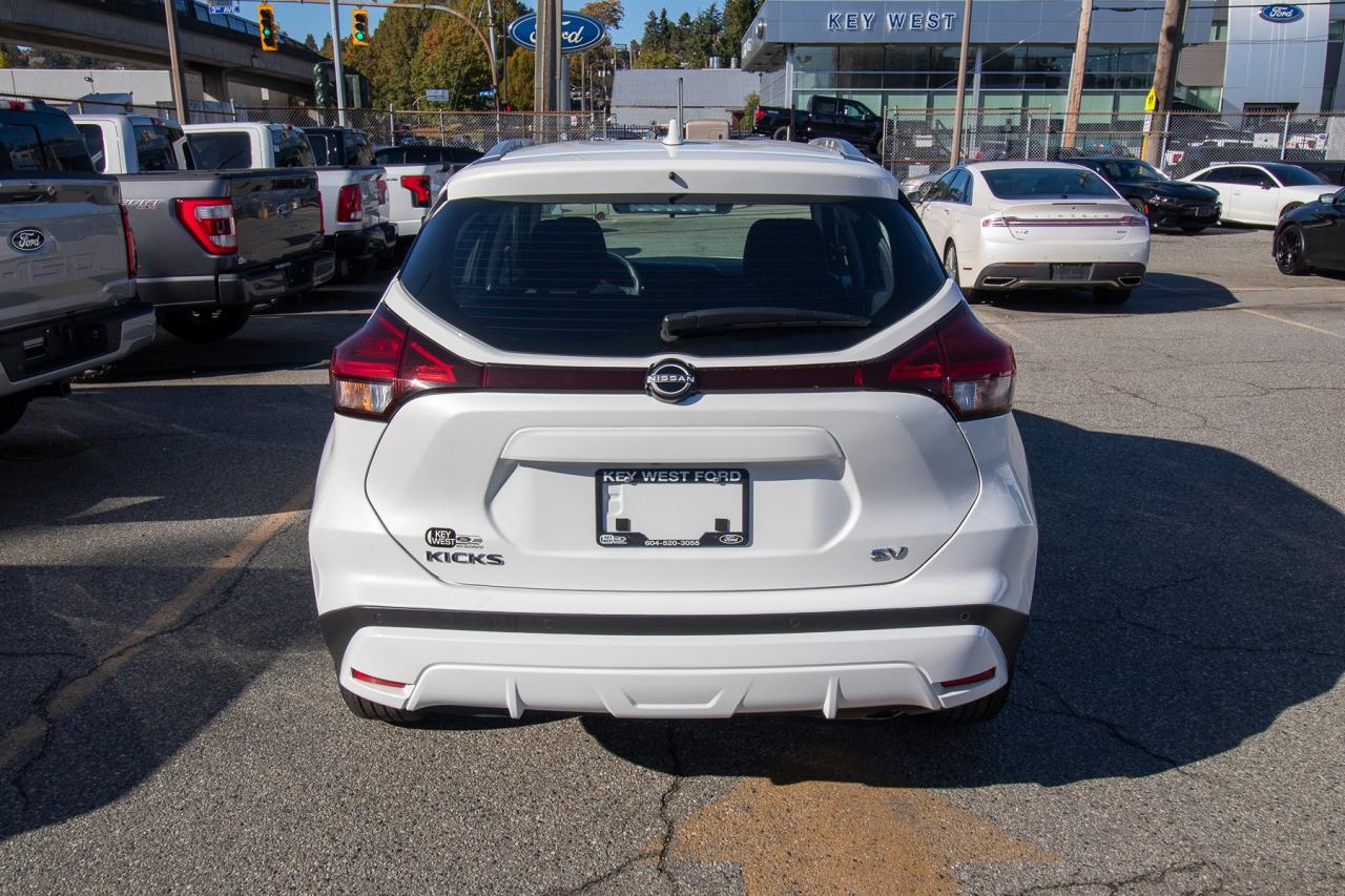 2024 Nissan Kicks SV Photo5