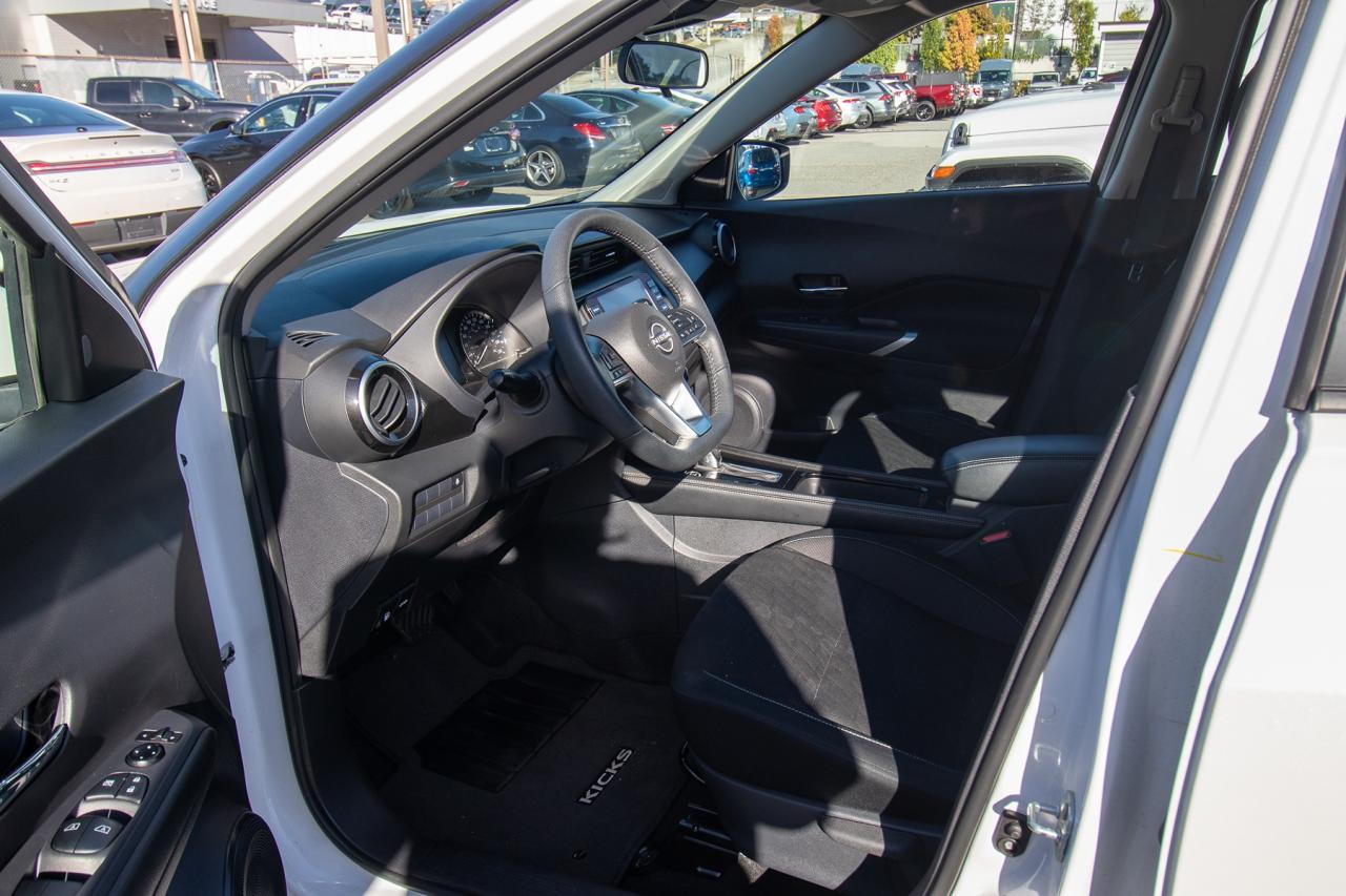 2024 Nissan Kicks SV Photo5