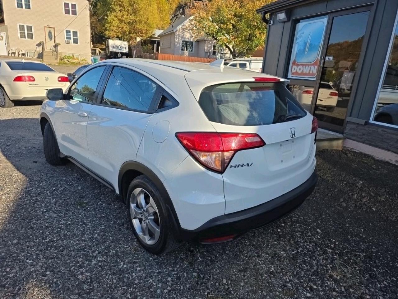 2017 Honda HR-V LX AWD Photo2