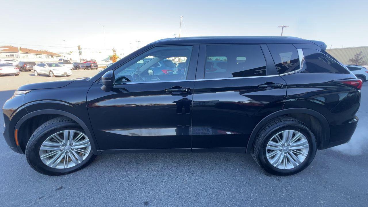 2022 Mitsubishi Outlander 4X4, 7 PASSENGER, MOONROOF, REAR A/C, SIRIUS XM, POWER LIFTGATE, CRUISE CONTROL, BACK UP CAM!! Photo4