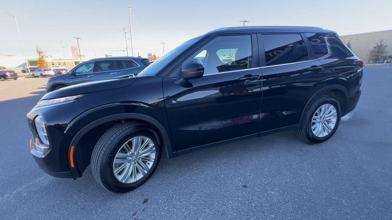 2022 Mitsubishi Outlander 4X4, 7 PASSENGER, MOONROOF, REAR A/C, SIRIUS XM, POWER LIFTGATE, CRUISE CONTROL, BACK UP CAM!! Photo3