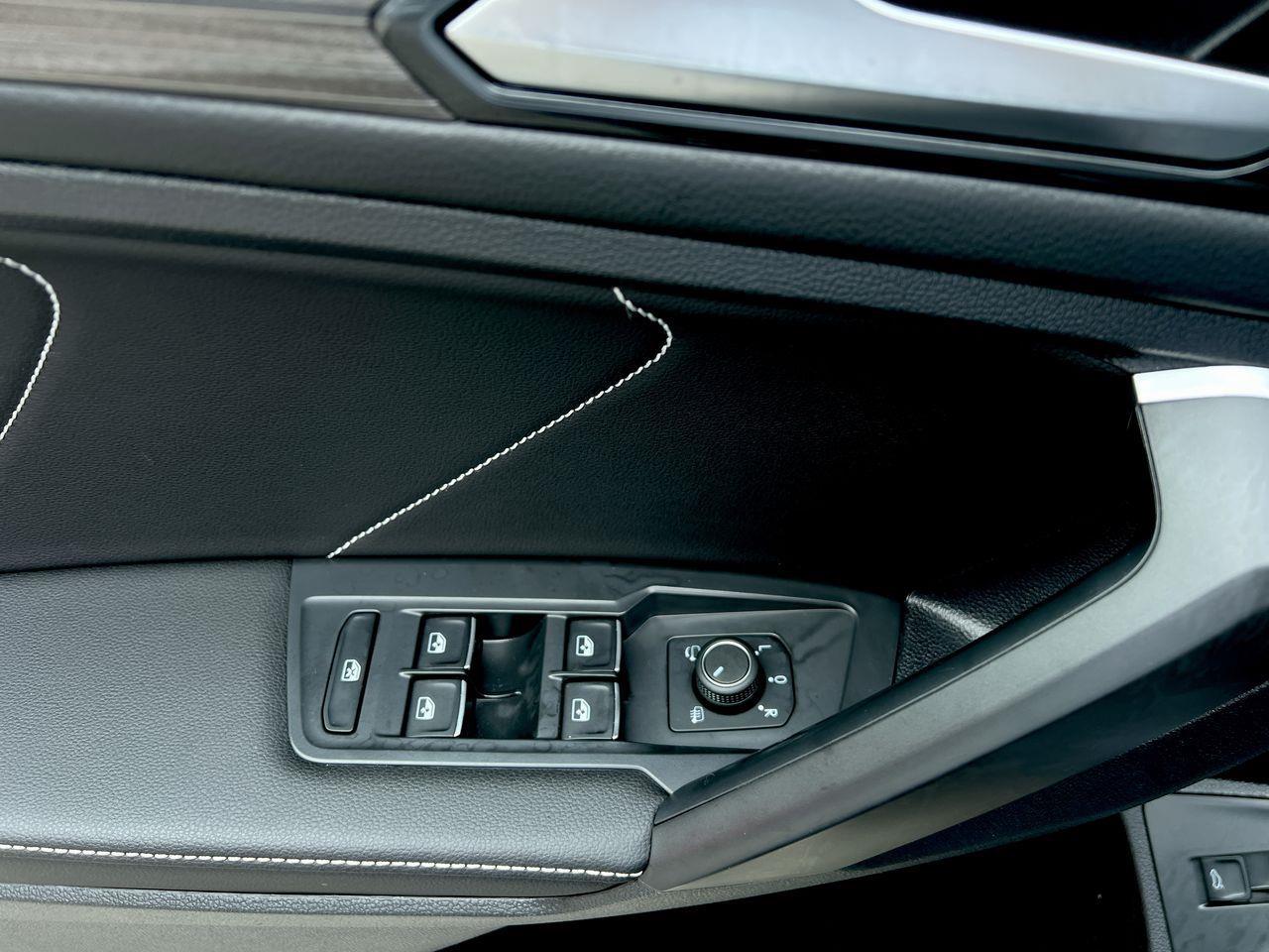 2024 Volkswagen Tiguan Highline R-Line AWD, SIRIUS XM, LEATHER SEATS, MOONROOF, NAV, CRUISE CONTROL, BACK UP CAM, NAV!! Photo