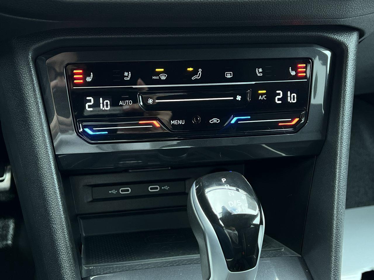 2024 Volkswagen Tiguan Highline R-Line AWD, SIRIUS XM, LEATHER SEATS, MOONROOF, NAV, CRUISE CONTROL, BACK UP CAM, NAV!! Photo