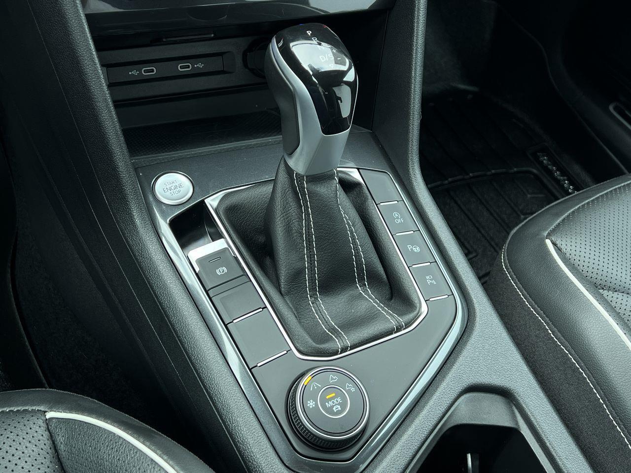 2024 Volkswagen Tiguan Highline R-Line AWD, SIRIUS XM, LEATHER SEATS, MOONROOF, NAV, CRUISE CONTROL, BACK UP CAM, NAV!! Photo