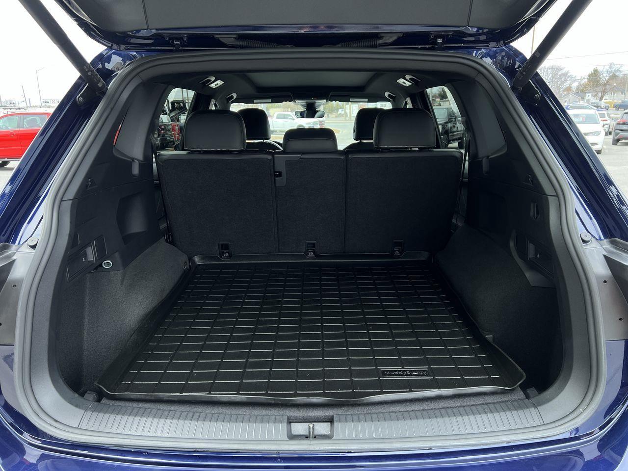 2024 Volkswagen Tiguan Highline R-Line AWD, SIRIUS XM, LEATHER SEATS, MOONROOF, NAV, CRUISE CONTROL, BACK UP CAM, NAV!! Photo