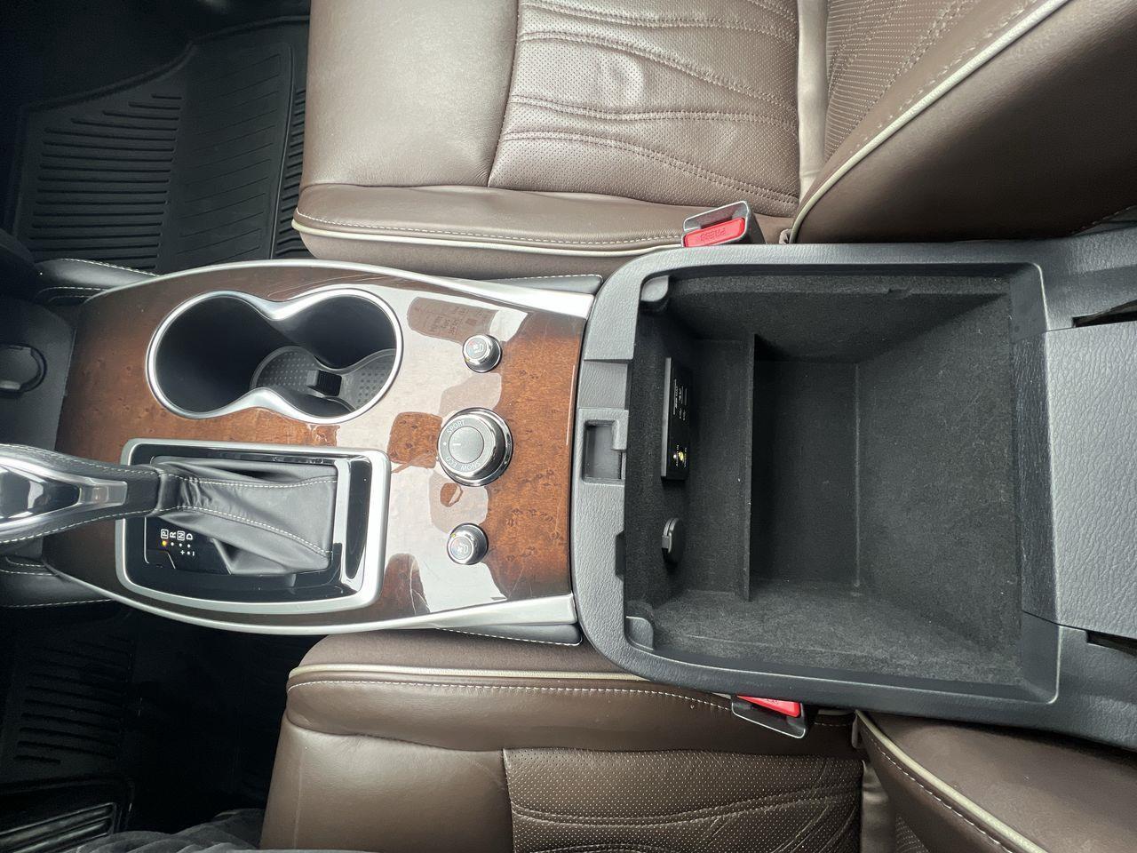 2020 Infiniti QX60 Sensory AWD, 7 PASSENGER, MOONROOF, LEATHER SEATS, REMOTE START, REAR A/C!! Photo