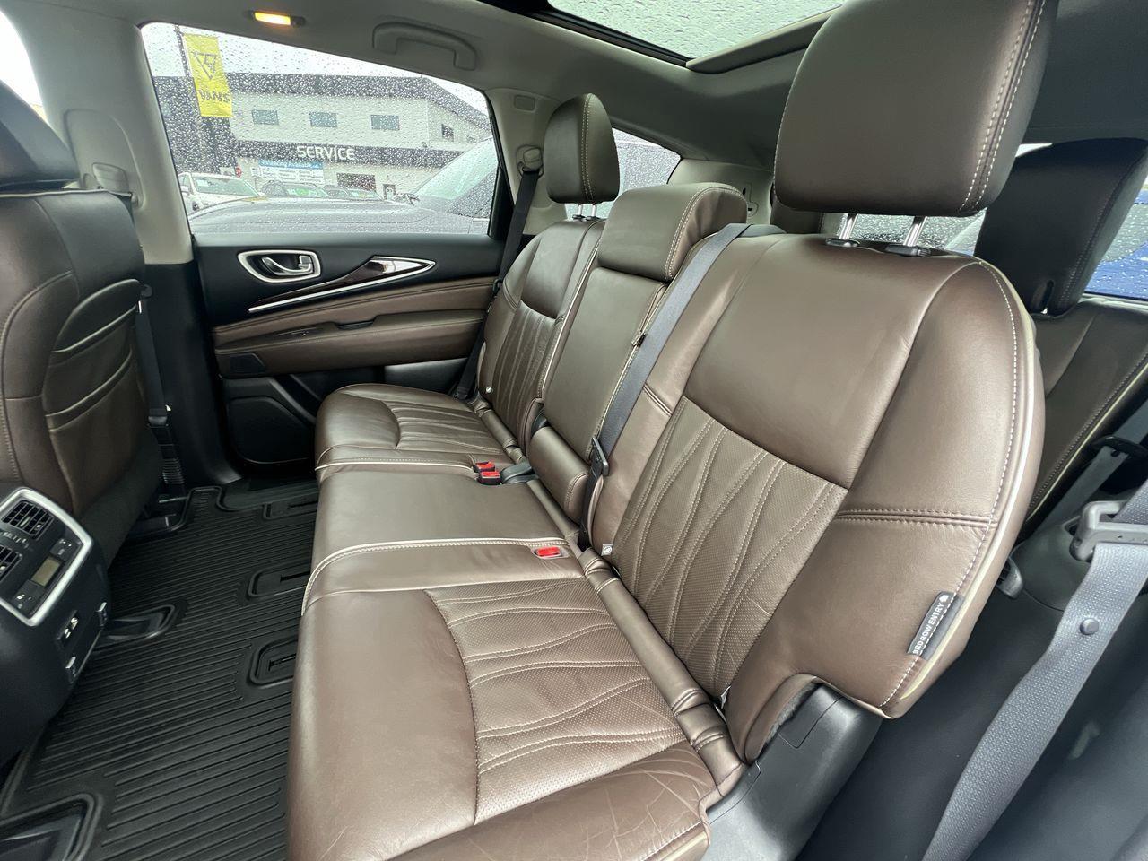 2020 Infiniti QX60 Sensory AWD, 7 PASSENGER, MOONROOF, LEATHER SEATS, REMOTE START, REAR A/C!! Photo