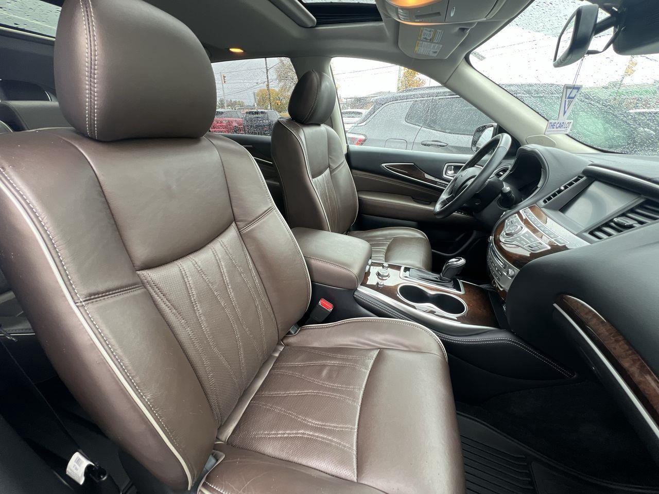 2020 Infiniti QX60 Sensory AWD, 7 PASSENGER, MOONROOF, LEATHER SEATS, REMOTE START, REAR A/C!! Photo