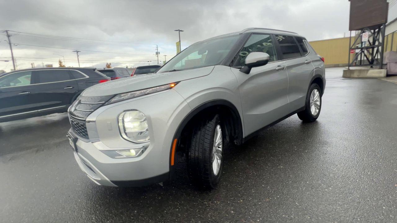 2024 Mitsubishi Outlander 4X4, PREVIOUS DAILY RENTAL, 7 PASSENGER, MOONROOF, HEATED FRONT SEATS, REAR A/C, CRUISE CONTROL!! Photo3