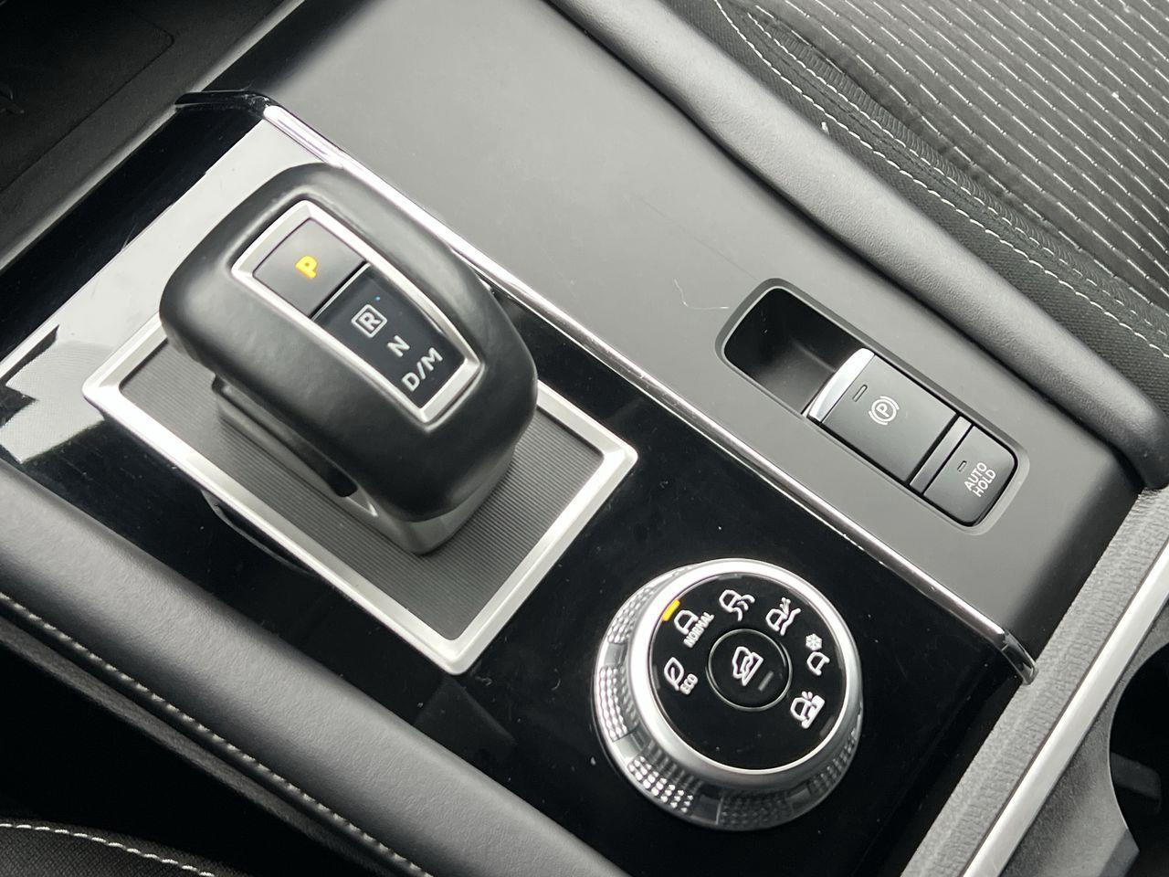 2024 Mitsubishi Outlander 4X4, PREVIOUS DAILY RENTAL, 7 PASSENGER, MOONROOF, HEATED FRONT SEATS, REAR A/C, CRUISE CONTROL!! Photo