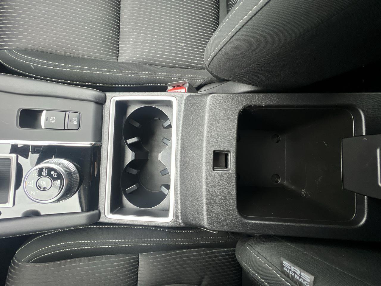 2024 Mitsubishi Outlander 4X4, PREVIOUS DAILY RENTAL, 7 PASSENGER, MOONROOF, HEATED FRONT SEATS, REAR A/C, CRUISE CONTROL!! Photo