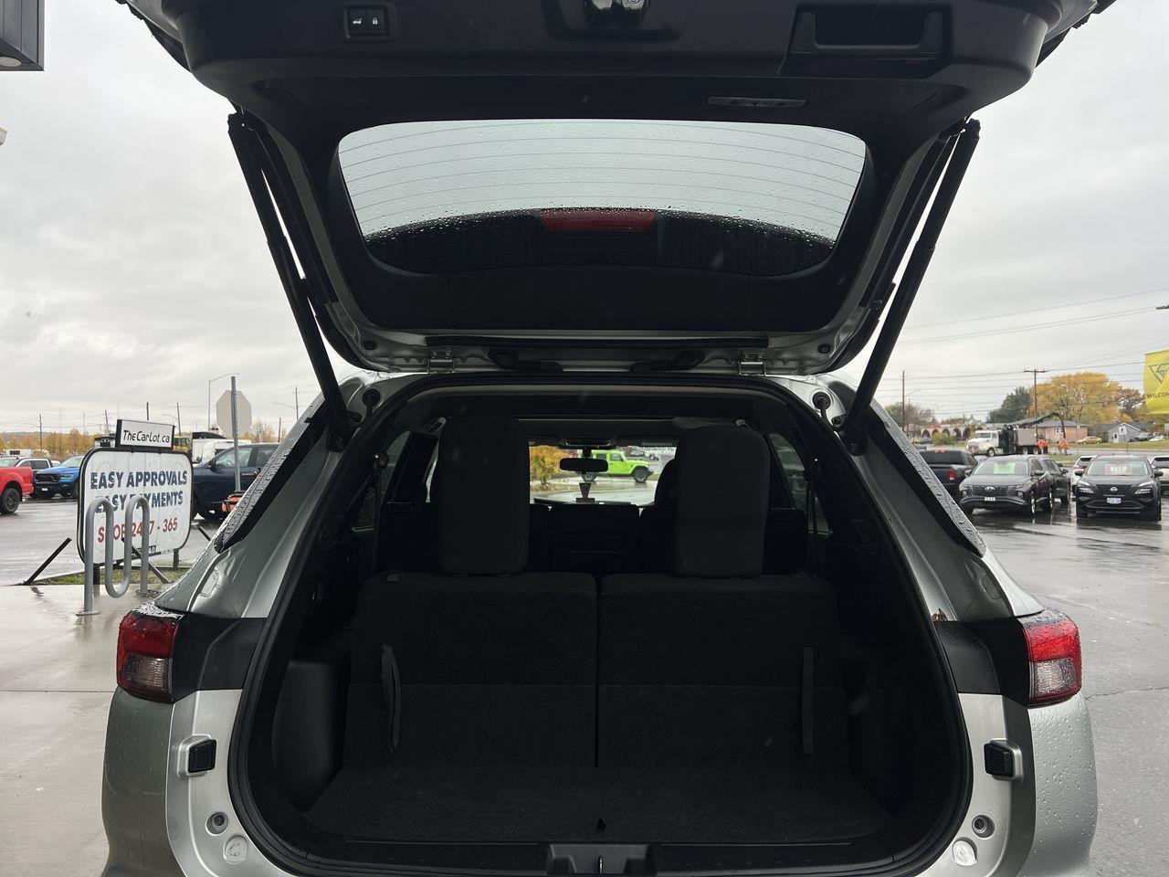 2024 Mitsubishi Outlander 4X4, PREVIOUS DAILY RENTAL, 7 PASSENGER, MOONROOF, HEATED FRONT SEATS, REAR A/C, CRUISE CONTROL!! Photo