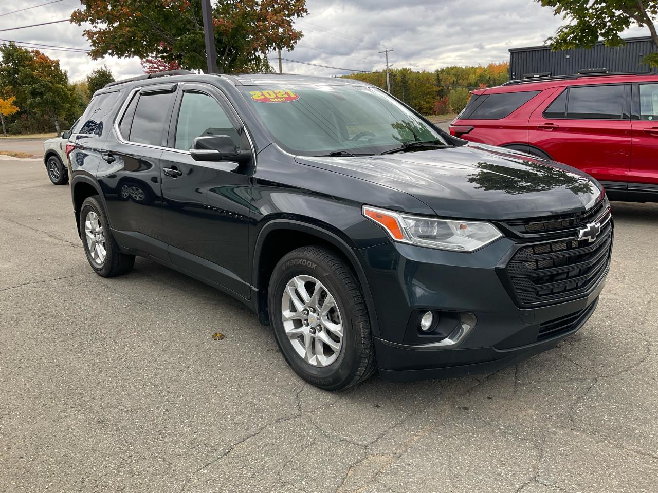 2021 Chevrolet Traverse LT Cloth Photo2