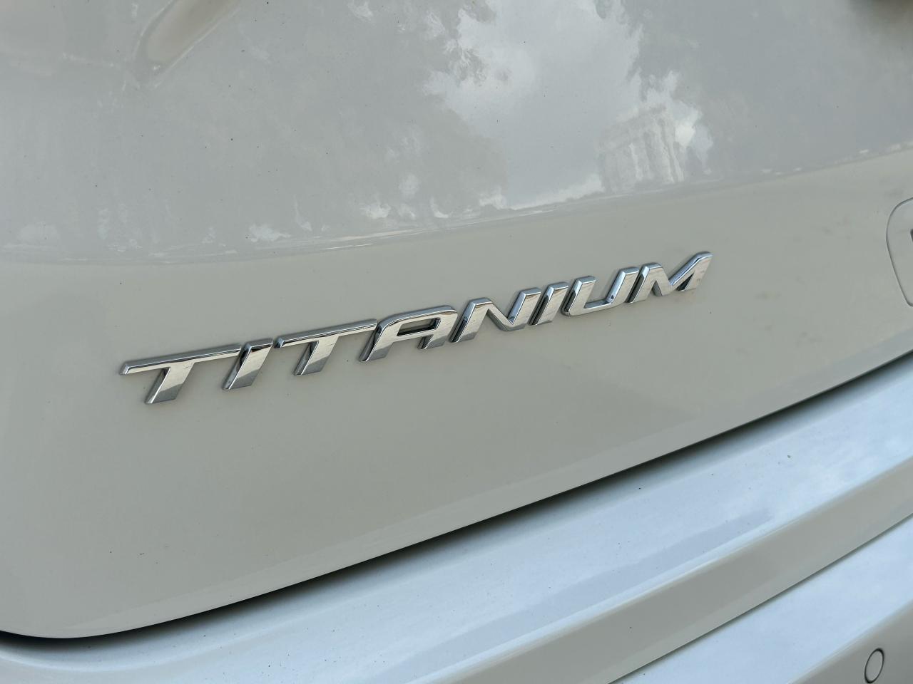 2022 Ford Edge Titanium - Photo #15