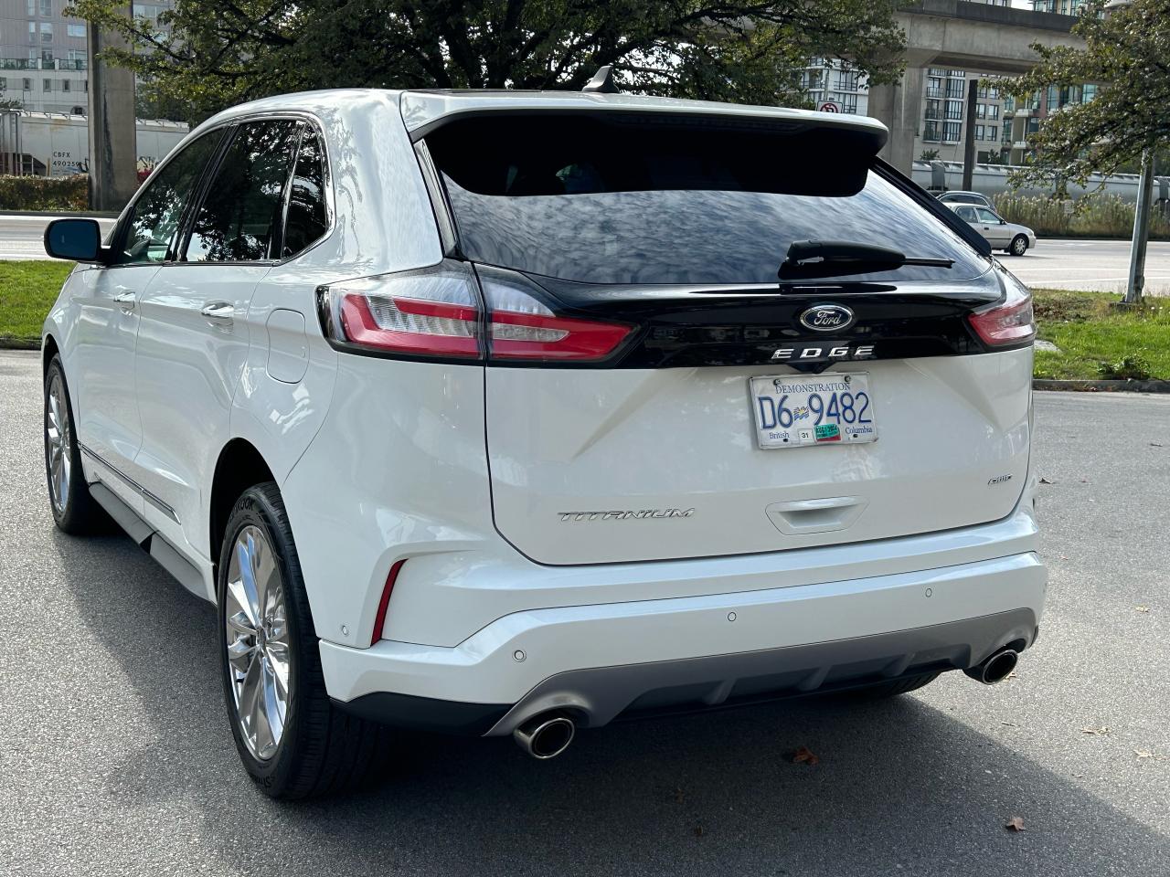 2022 Ford Edge Titanium - Photo #3