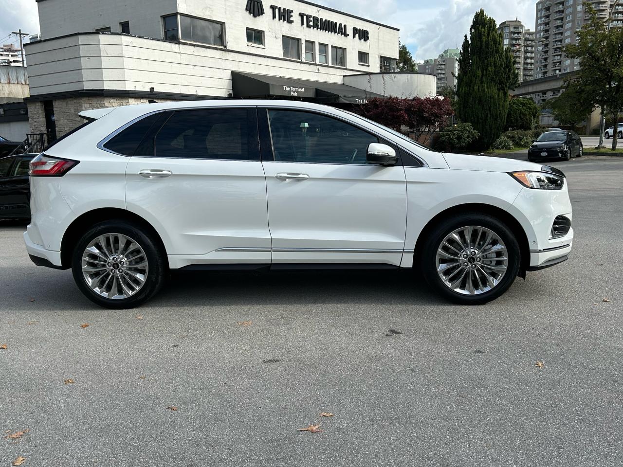 2022 Ford Edge Titanium - Photo #5