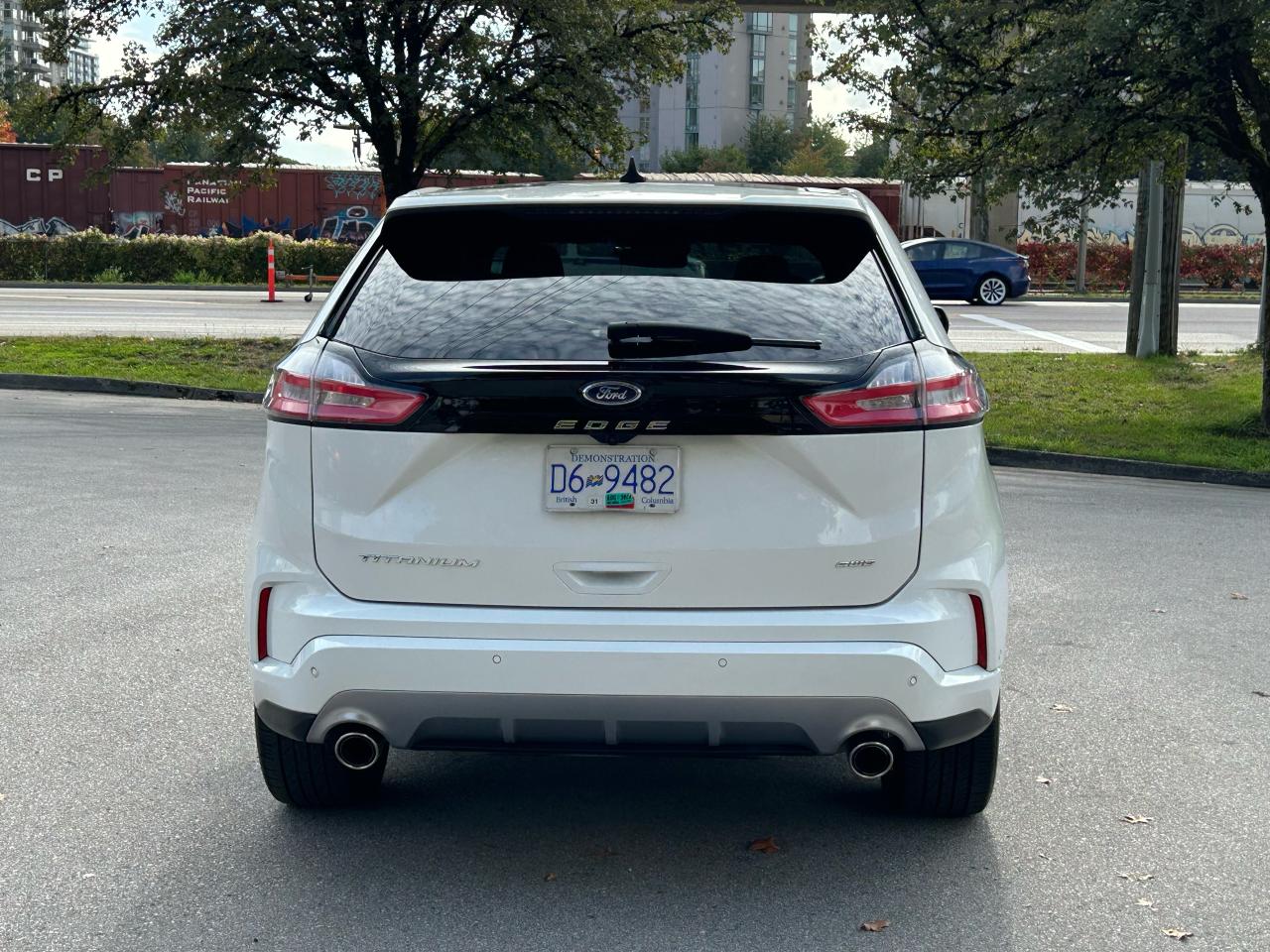 2022 Ford Edge Titanium - Photo #7