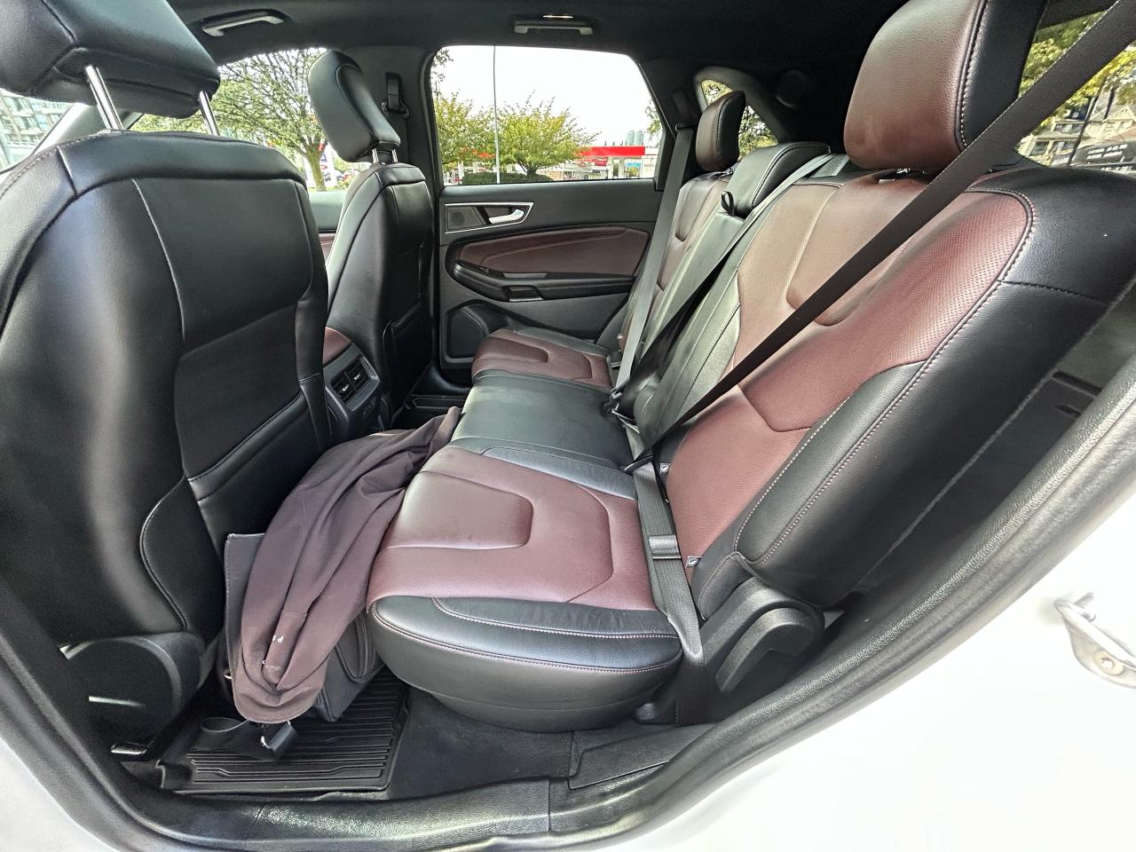 2022 Ford Edge Titanium - Photo #10
