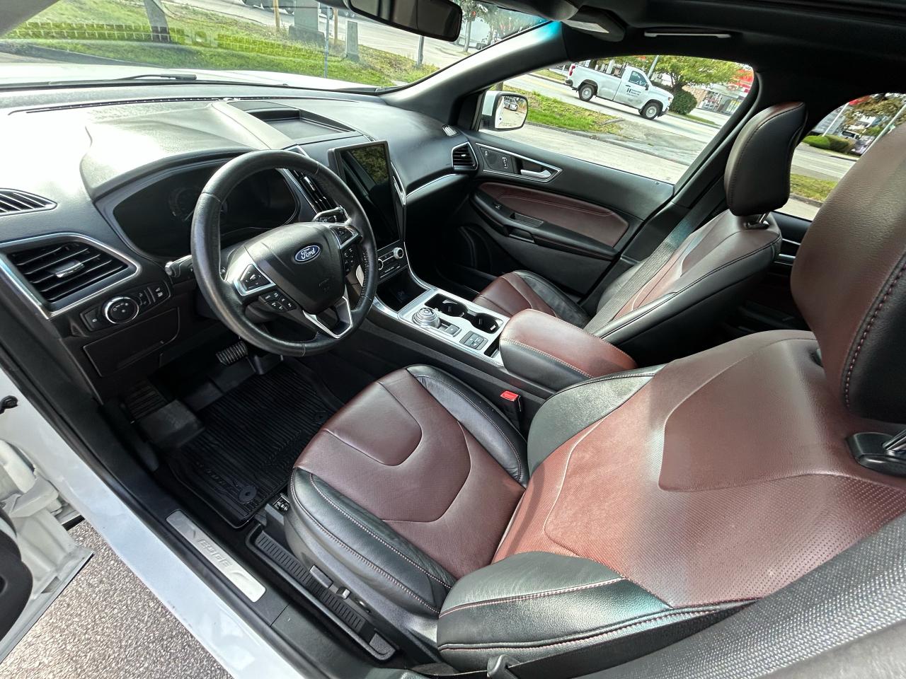 2022 Ford Edge Titanium - Photo #9