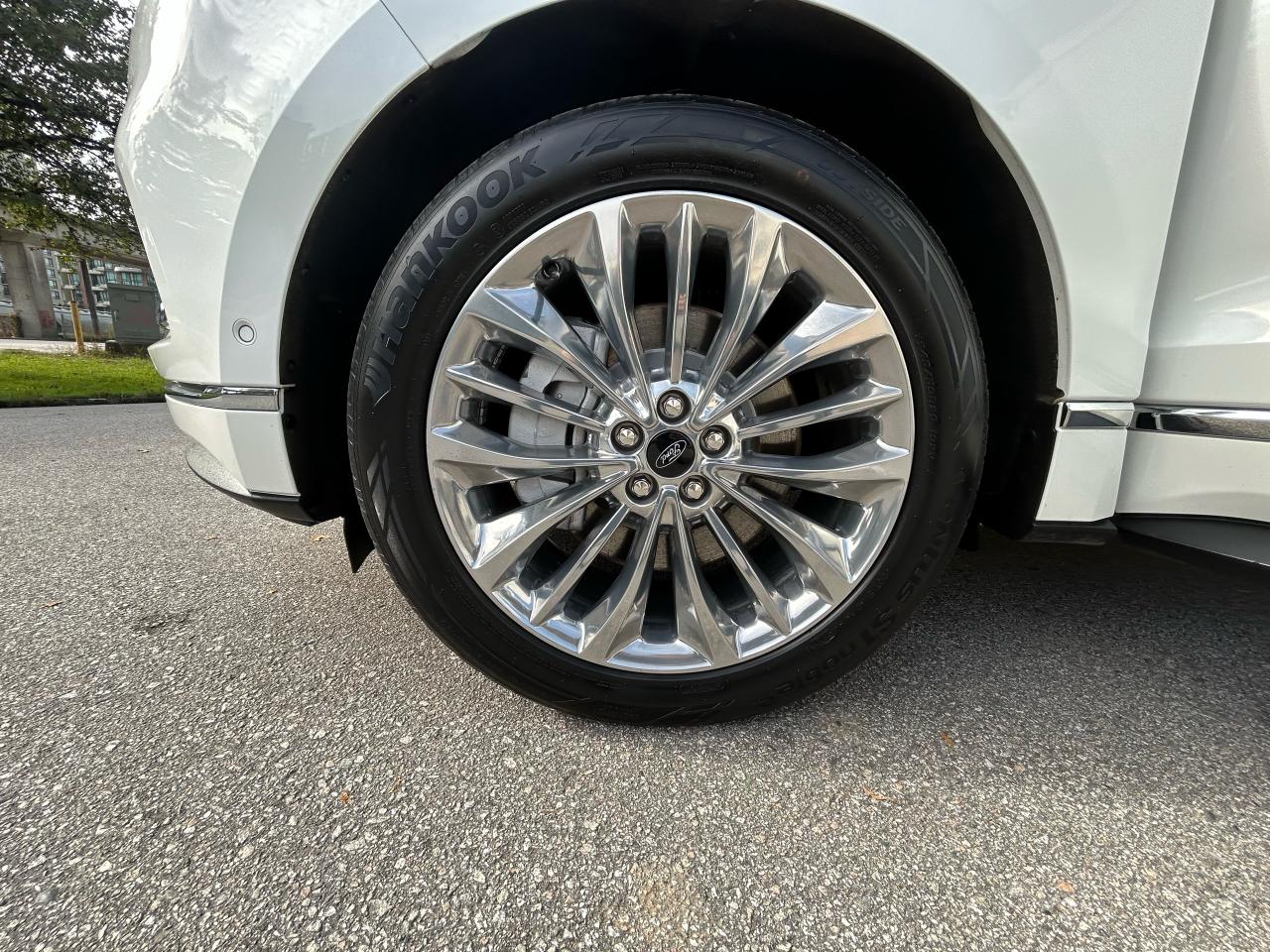 2022 Ford Edge Titanium - Photo #13