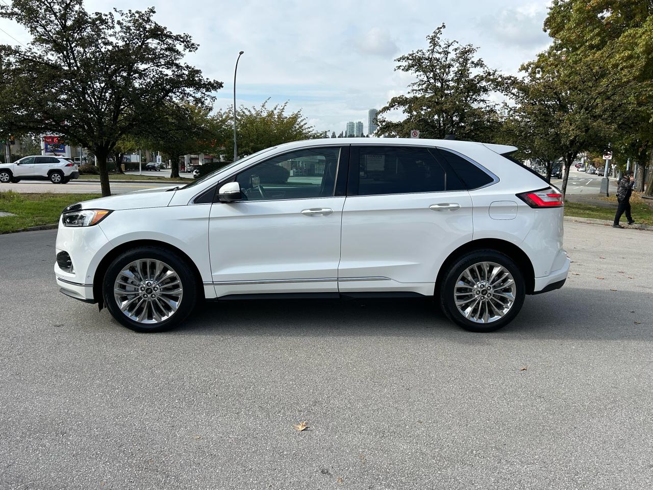 2022 Ford Edge Titanium - Photo #2