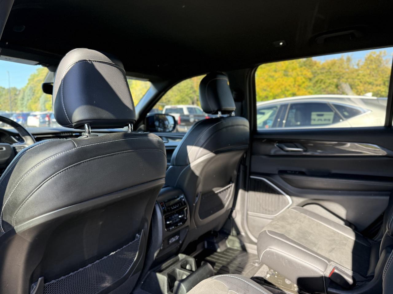 2022 Jeep Grand Cherokee L Altitude 4x4 | BLUETOOTH | REMOTE START | Photo