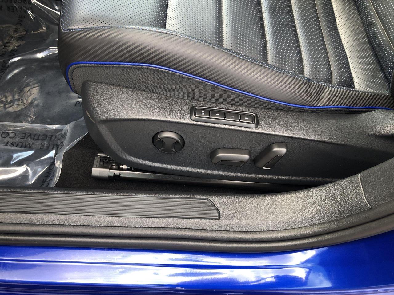 2024 Volkswagen Golf R ONLY 17KKM!!  LEATHER, PANO.ROOF, NAVI, HARMON KAR Photo