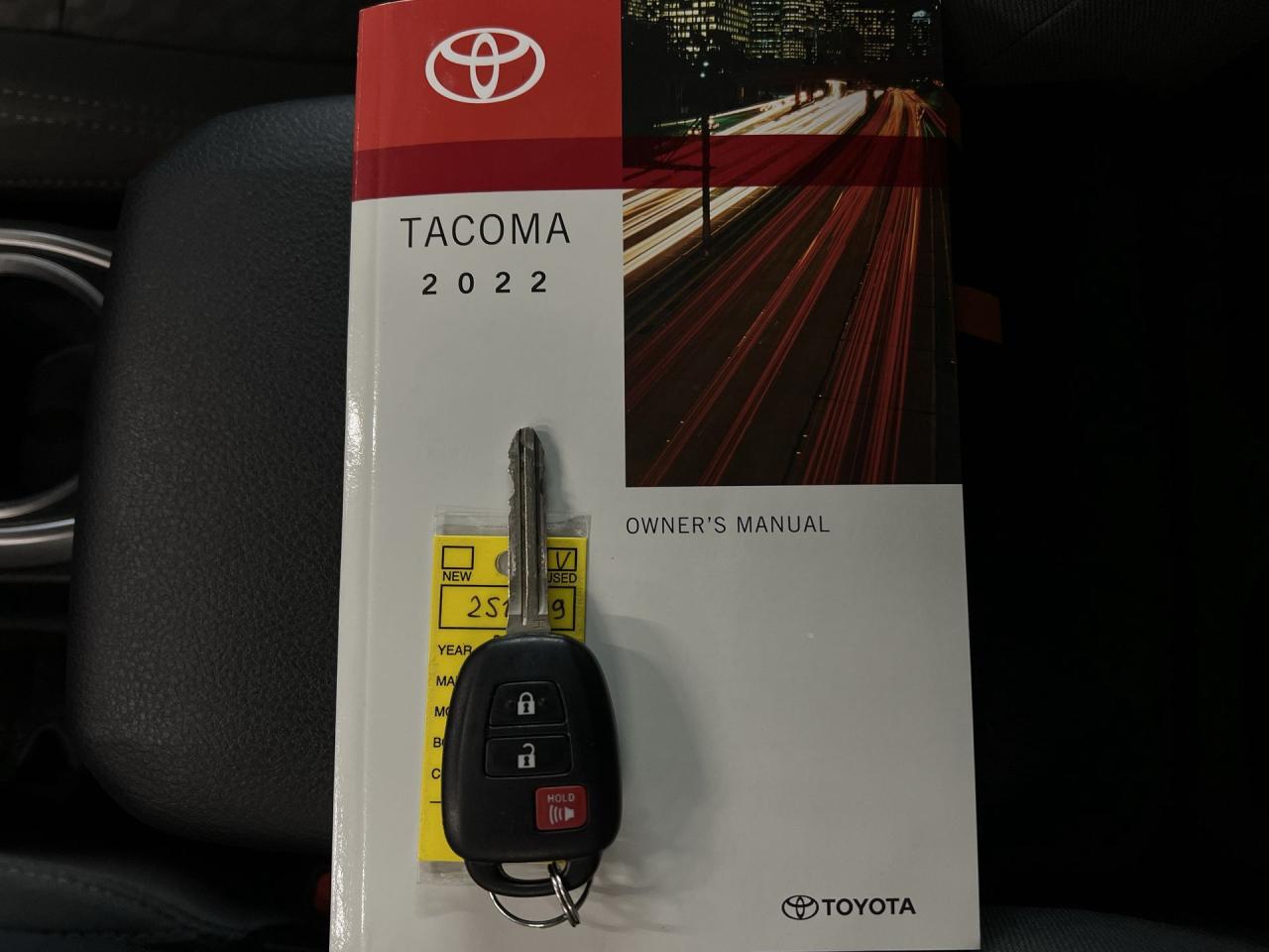 2022 Toyota Tacoma SR5 4X4 | DOUBLE CAB | CARPLAY | TOW PKG | ALLOYS Photo