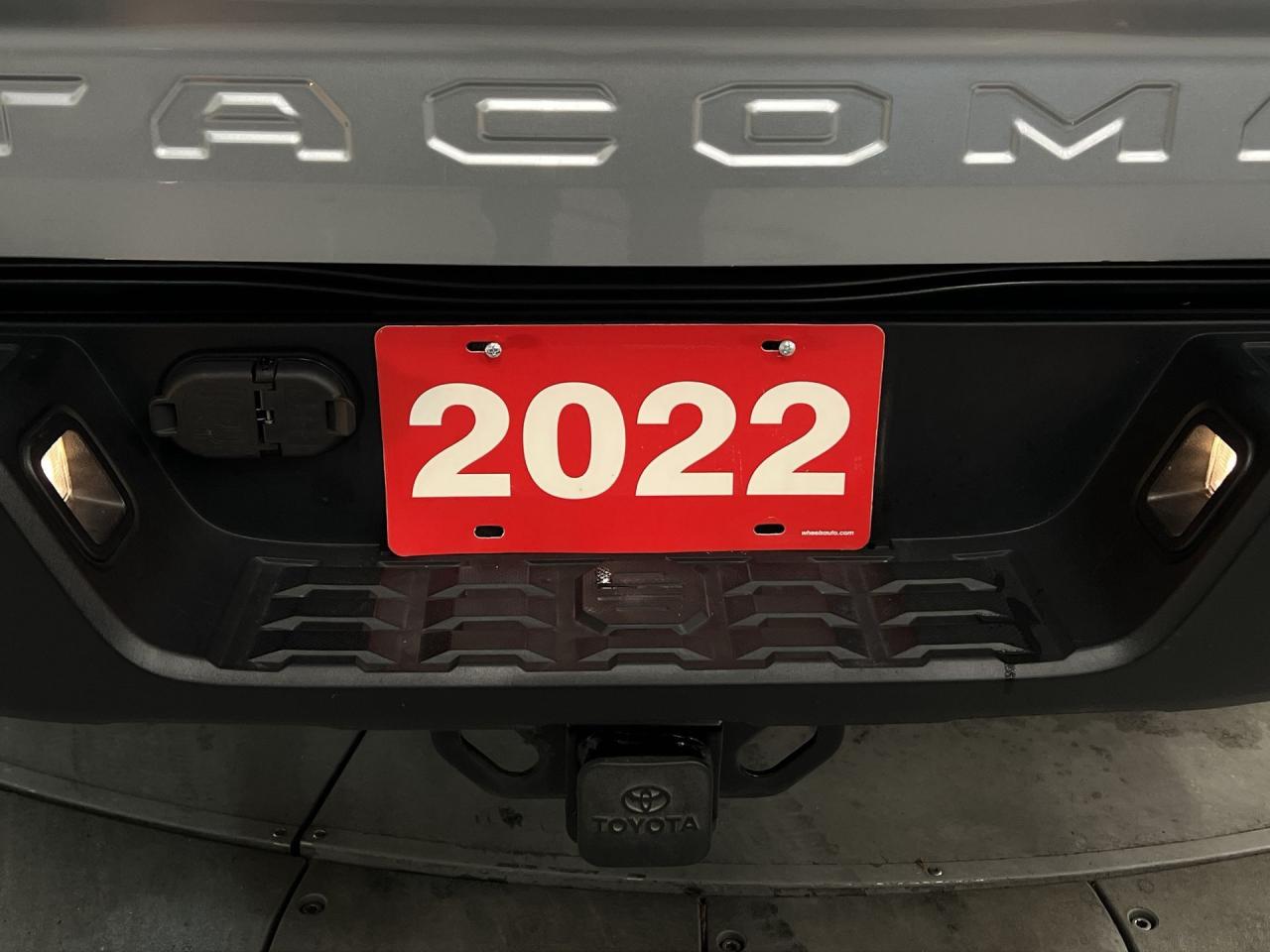 2022 Toyota Tacoma SR5 4X4 | DOUBLE CAB | CARPLAY | TOW PKG | ALLOYS Photo