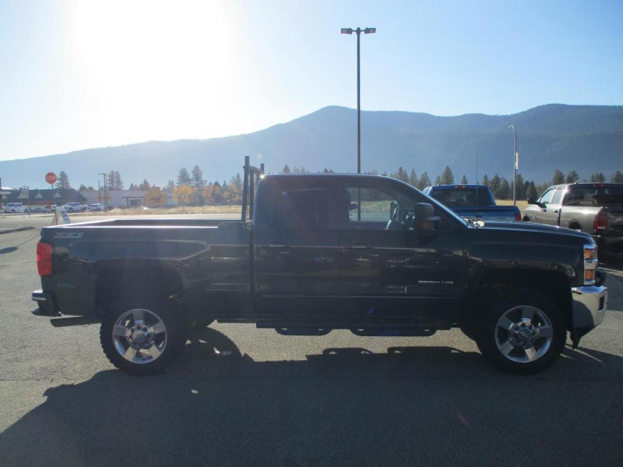 2016 Chevrolet Silverado 2500 HD LT Double Cab 4WD Photo3