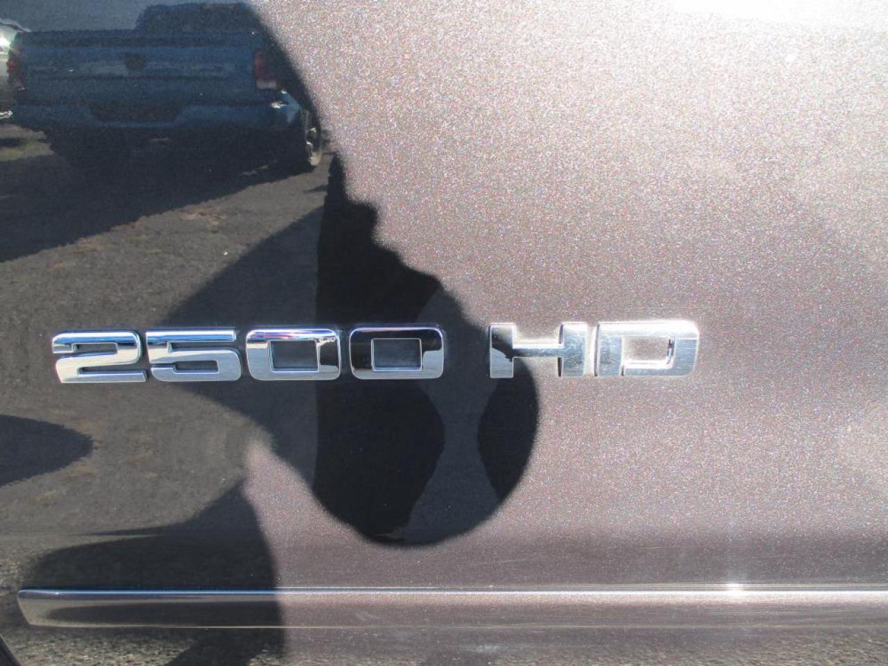 2016 Chevrolet Silverado 2500 HD LT Double Cab 4WD Photo9