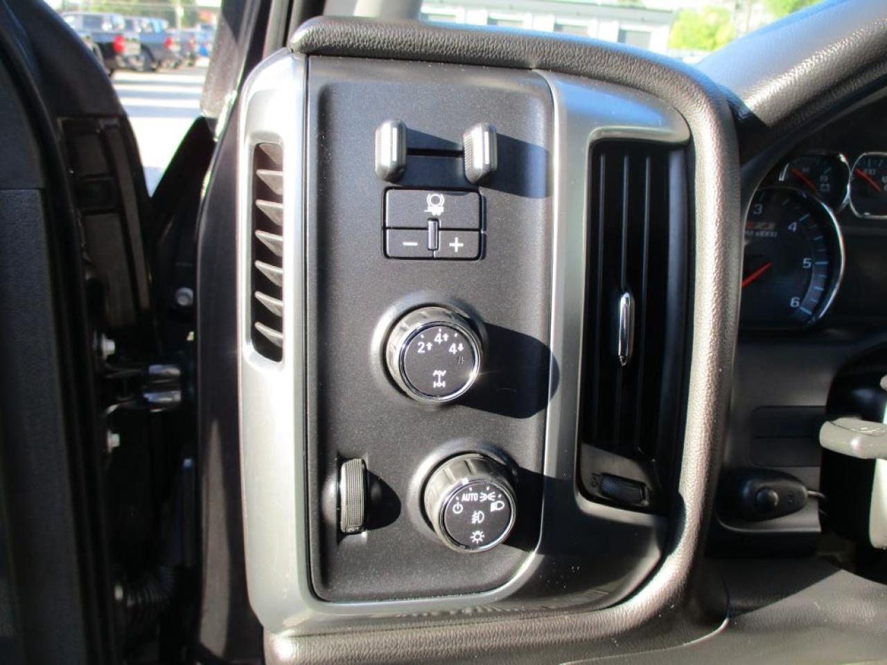2016 Chevrolet Silverado 2500 HD LT Double Cab 4WD Photo12