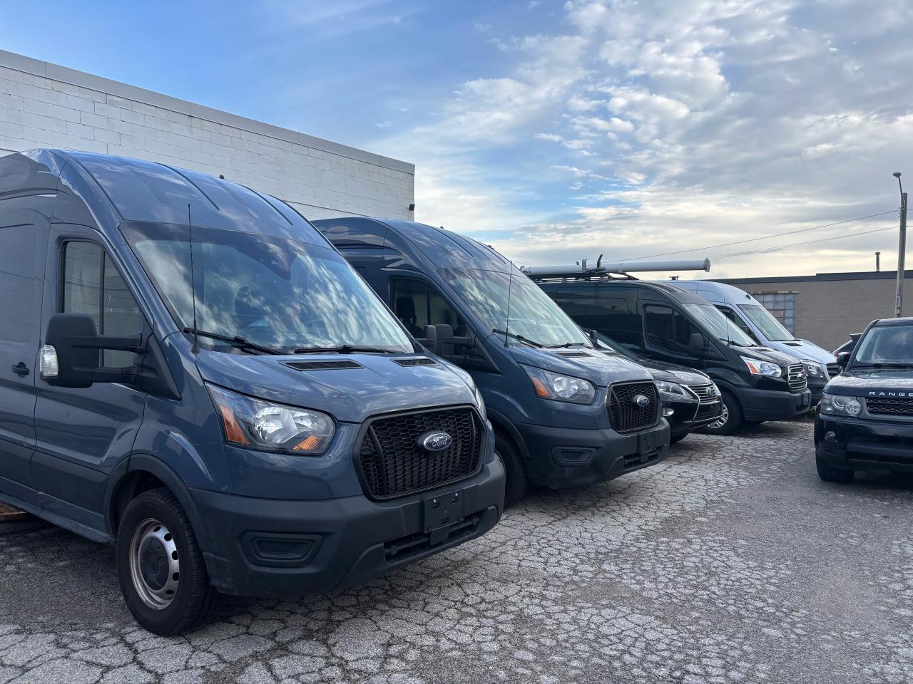 2021 Ford Transit Cargo Van T-250 148" EL Hi Rf 9070 GVWR RWD - Photo #4