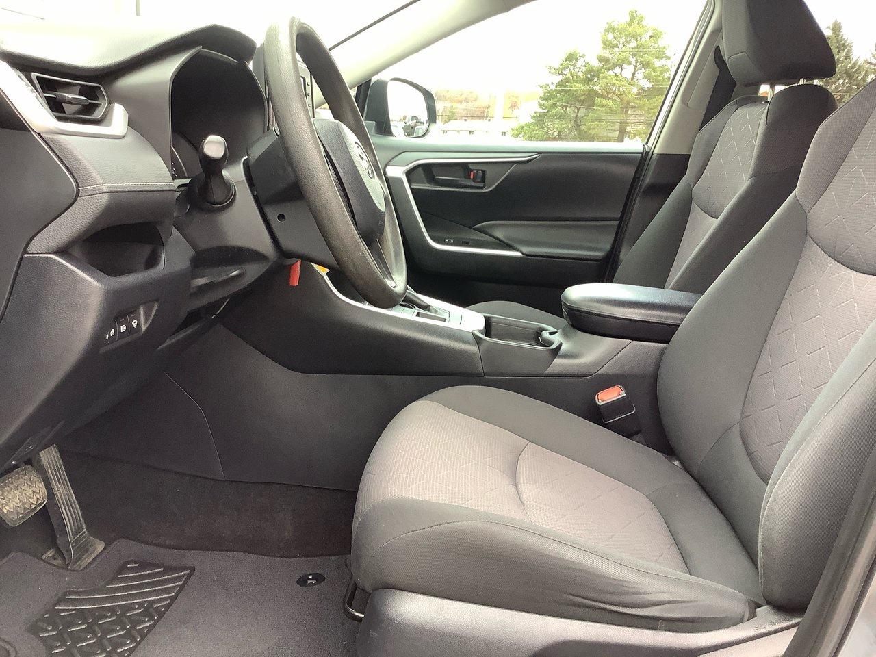 2019 Toyota RAV4 LE Photo