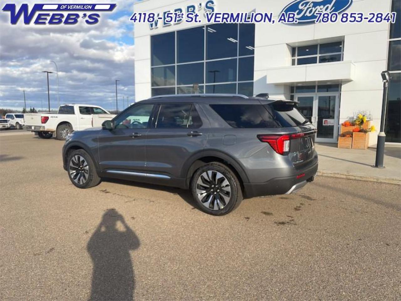 2025 Ford Explorer Platinum Photo3