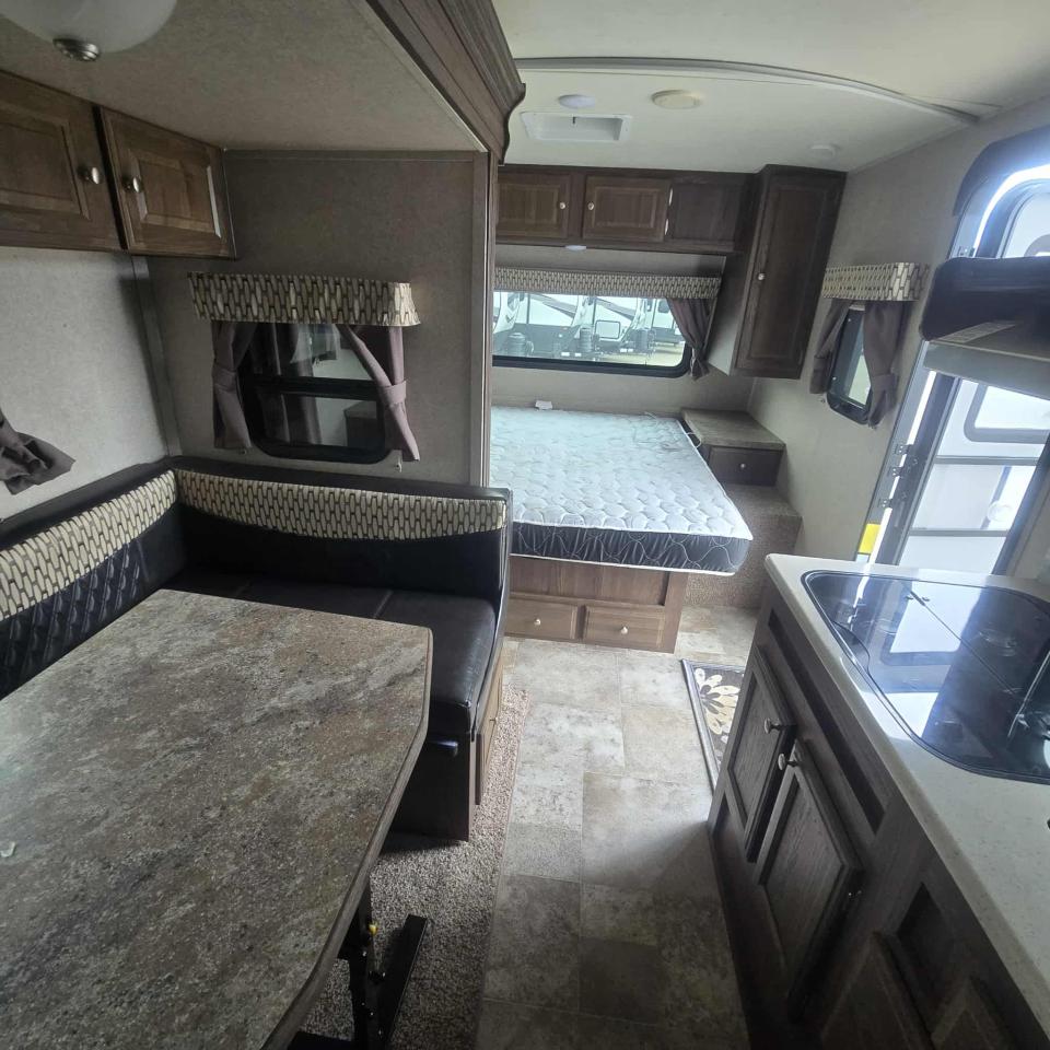 2017 Rockwood Mini Lite 2104  Photo4