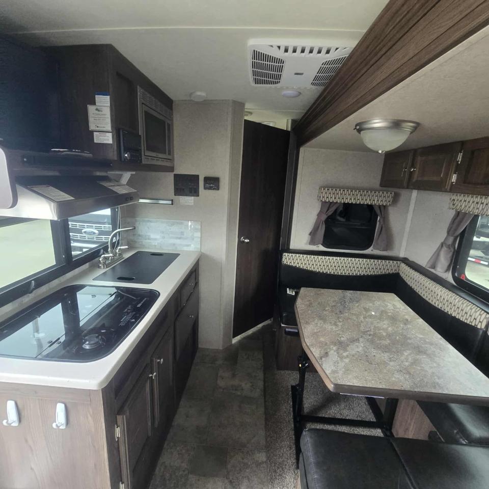 2017 Rockwood Mini Lite 2104  Photo5