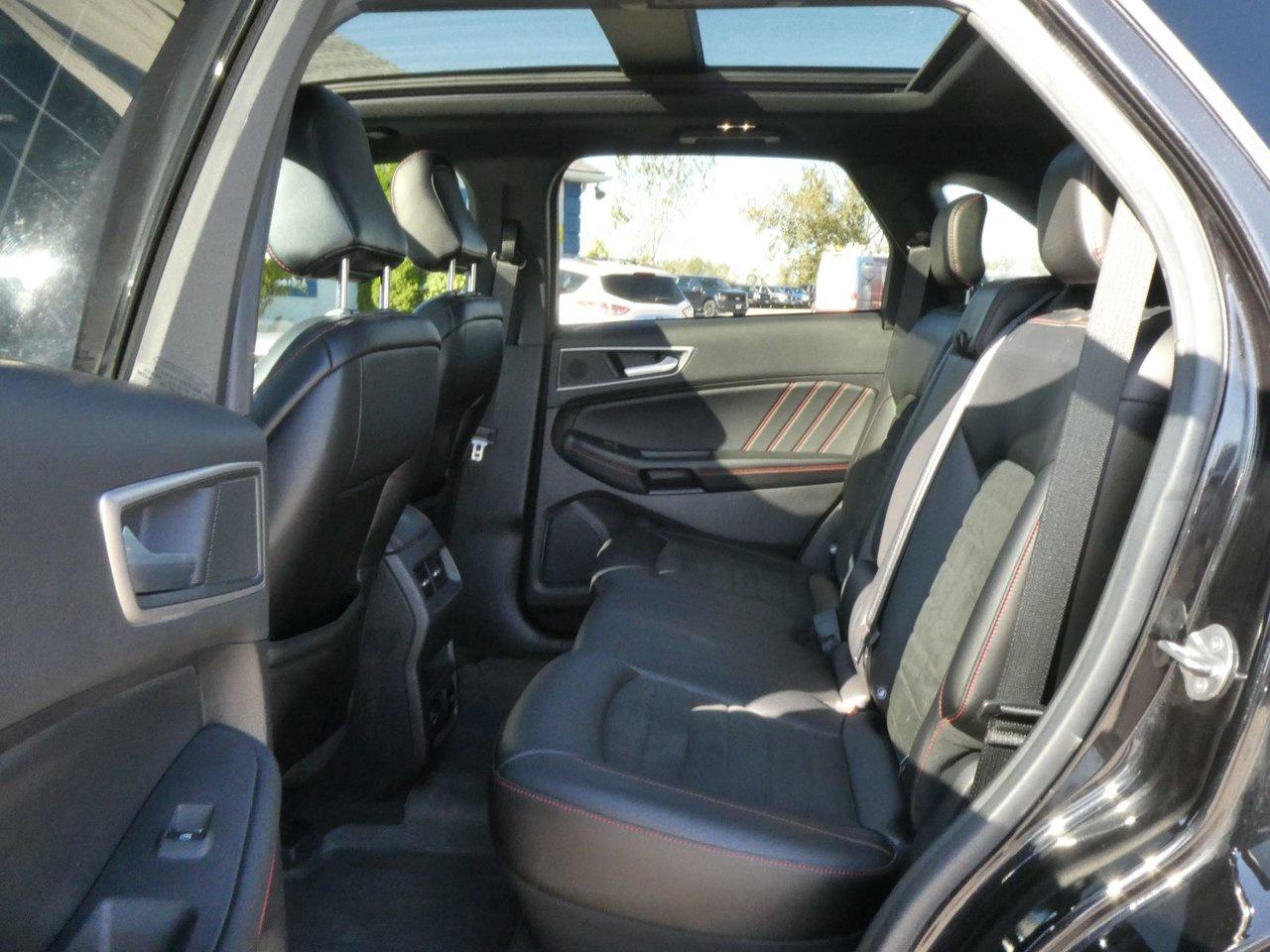 2021 Ford Edge SEL ST-Line Photo