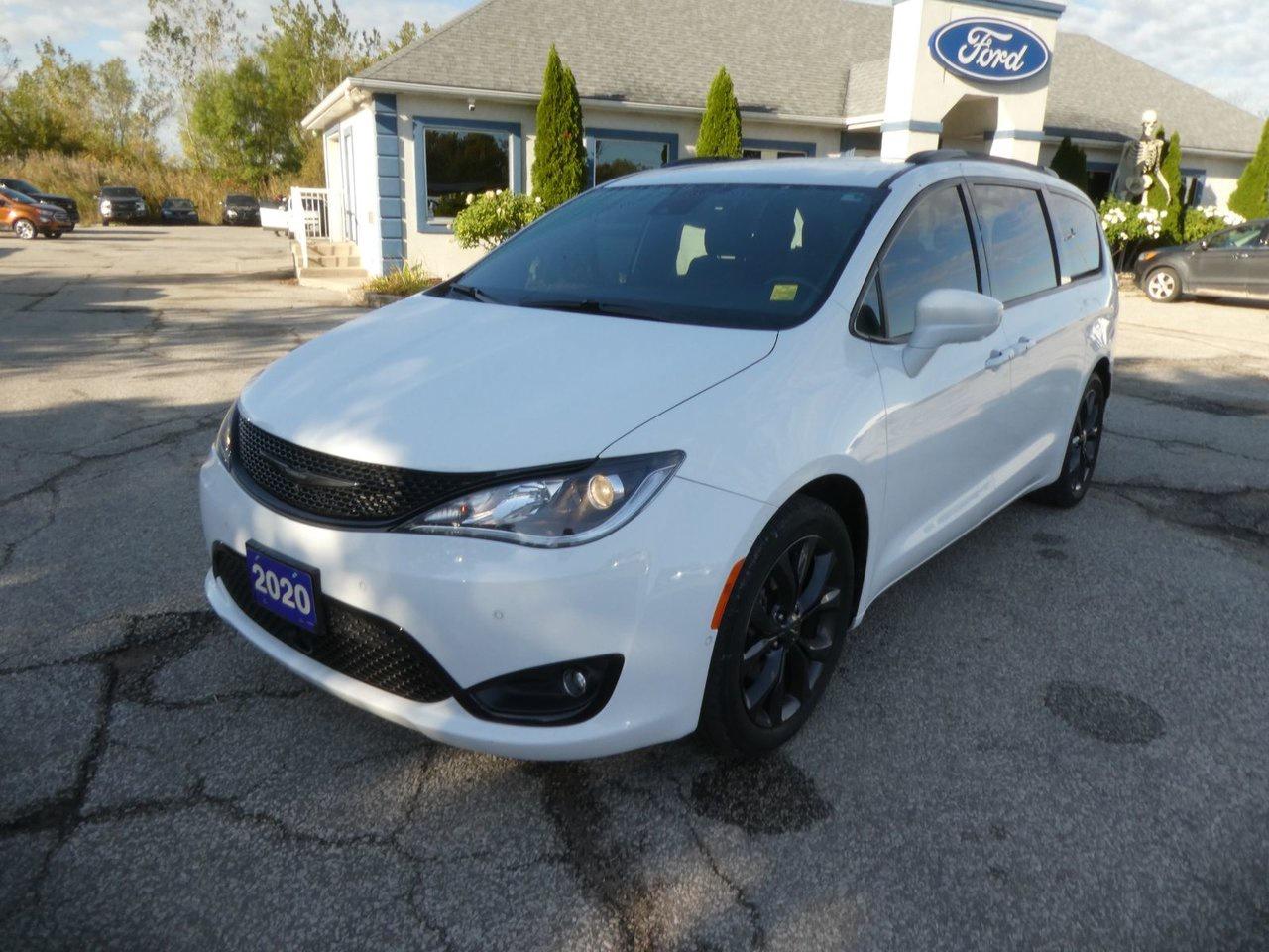 Used 2020 Chrysler Pacifica Touring L Touring-L for sale in Essex, ON