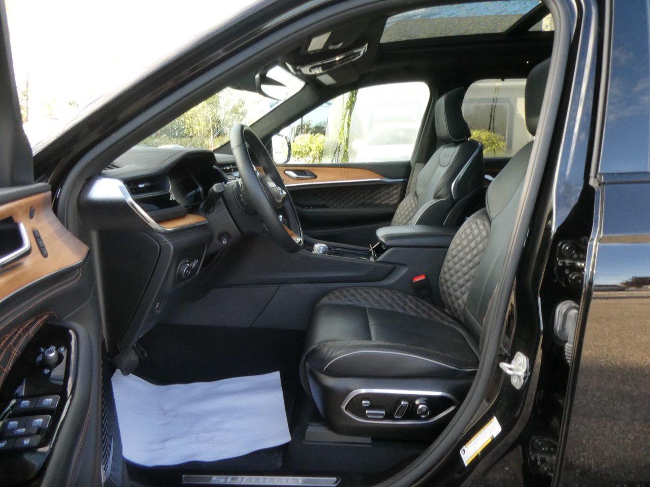 2024 Jeep Grand Cherokee L SUMMIT Summit Reserve Photo