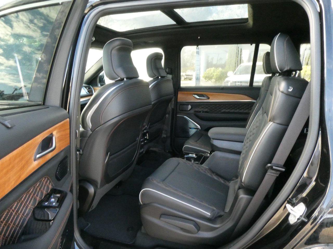 2024 Jeep Grand Cherokee L SUMMIT Summit Reserve Photo