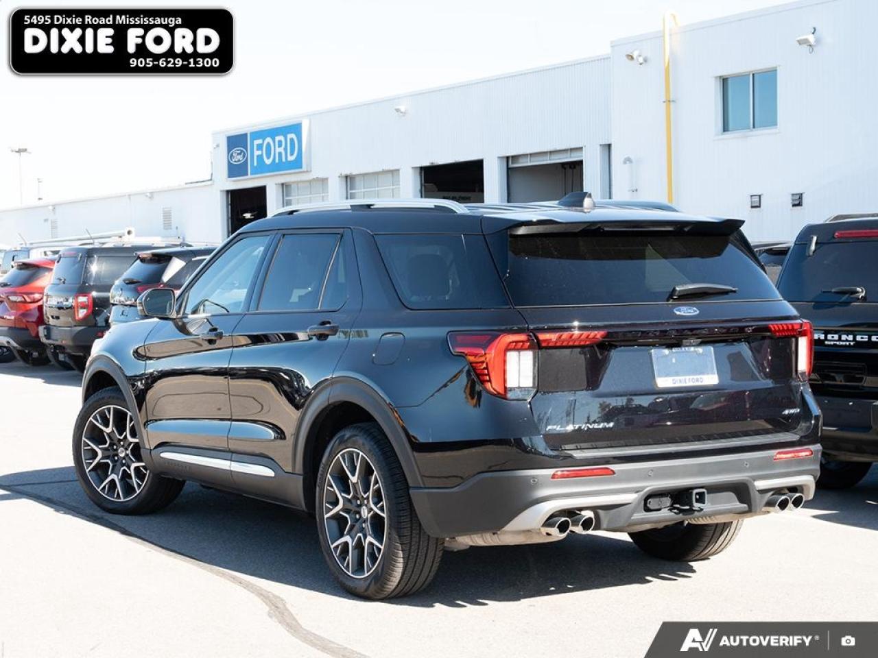 2025 Ford Explorer Platinum Photo3