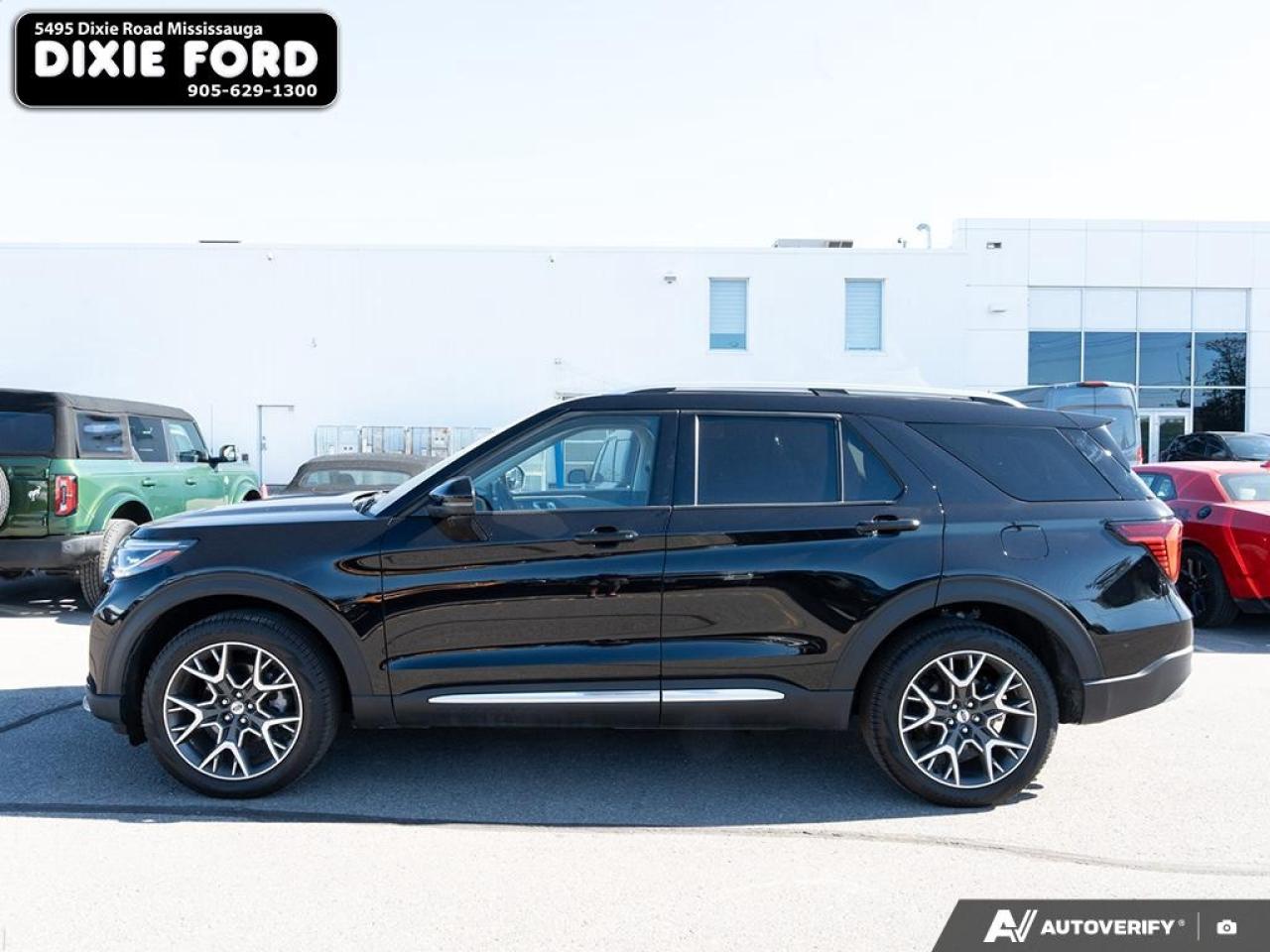 2025 Ford Explorer Platinum Photo2