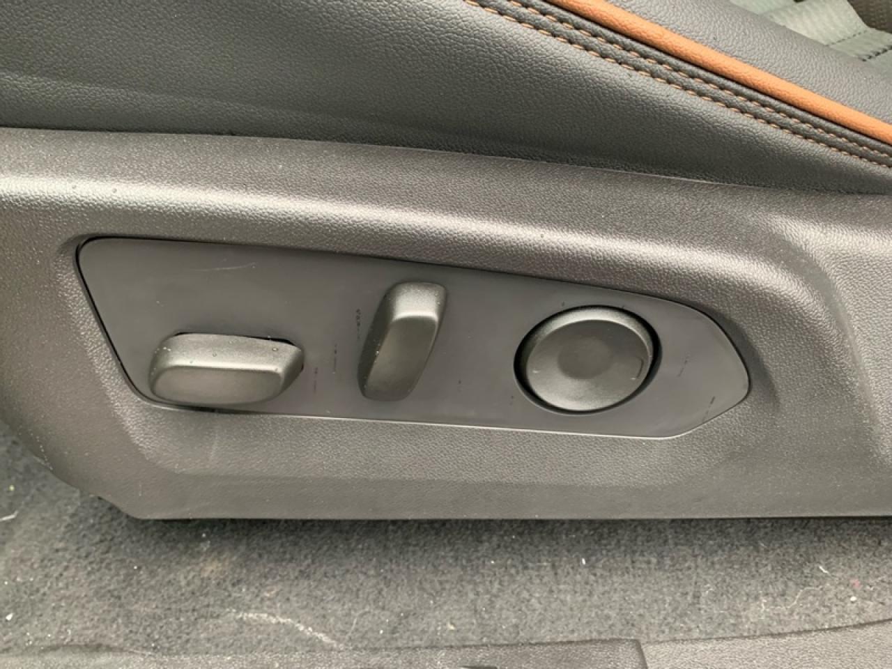 2026 GMC Canyon AT4  - Leather Seats Photo