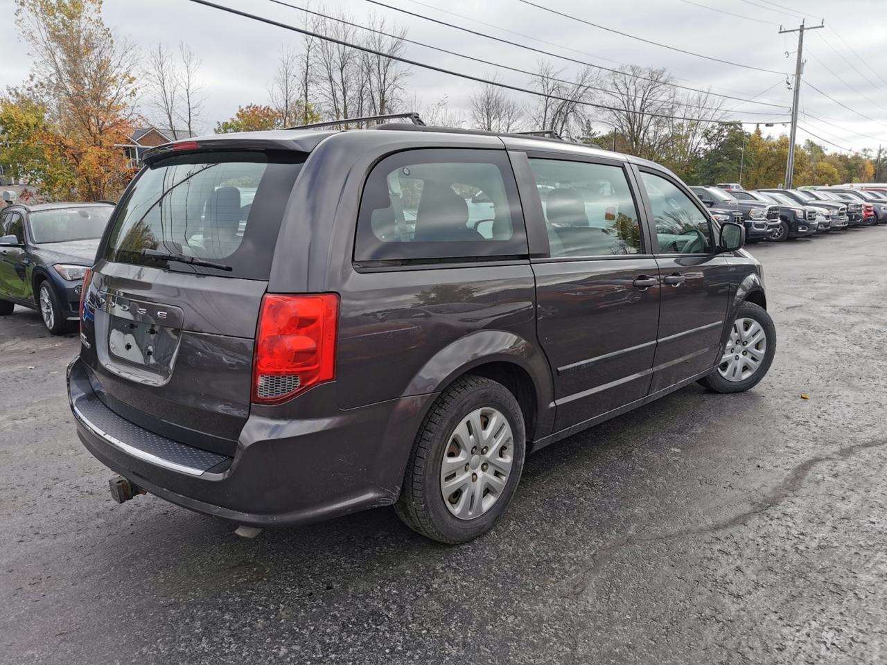 2016 Dodge Grand Caravan SE - Photo #5